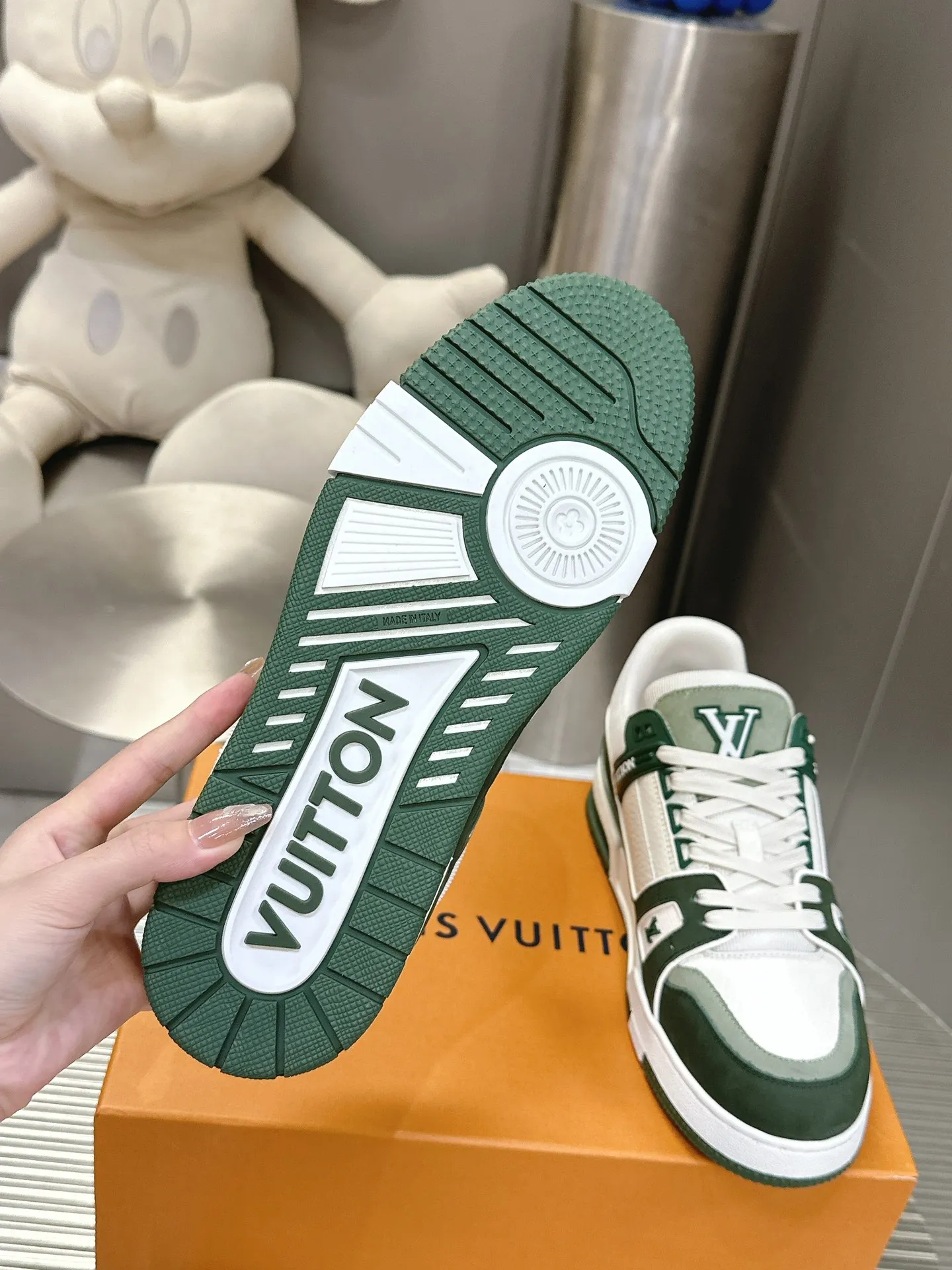 👟👟Ex-factory price 840👟👟The highest version on the Internet⚠️Feel free to compare! 2021🔥New model, purchase quality LV~Louis Vuitton by Virgin Abloh’s best-looking sneakers, Donkey Brand strongly recommends new products, official website limited edition retro basketball sneakers! Both high and low tops cost money to purchase 1:1 accurate replicas of the originals. The details are invincible, full of sincerity, imported custom-made original cowhide, the original package method is the same, the details are 100% restored, and the private model customized the original one-piece T👟👟factory price U outsole, which is different from other brands. Without the original version, this effect cannot be achieved! 35-45 (46 is custom-made and non-refundable) Some colors are available in women’s styles